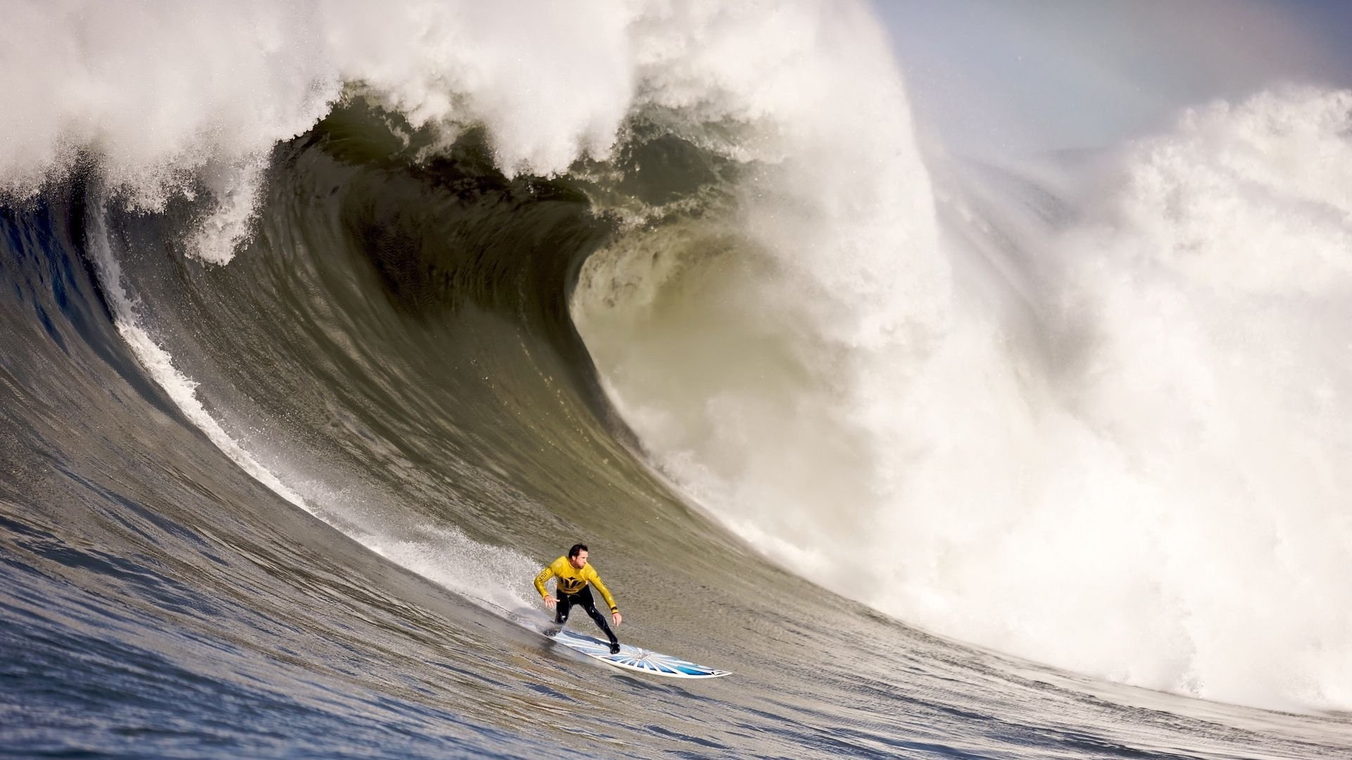 铁壁守望，库尔图瓦如何在一场注定被铭记的G组对决中，用双手改写了秘鲁的足球命运